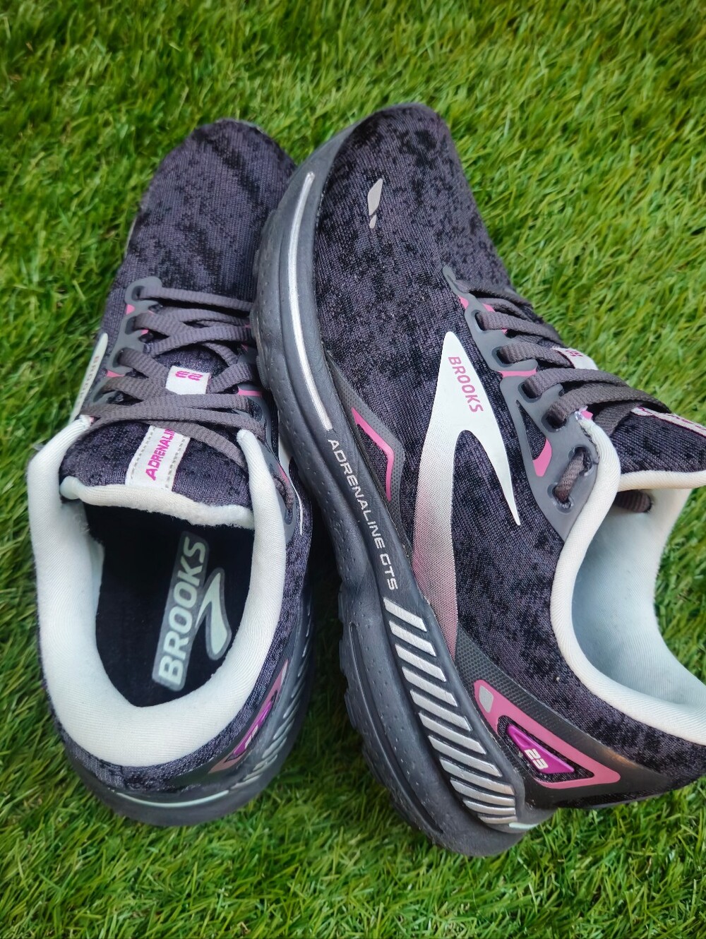 Brooks Adrenaline GTS 23 Running Shoes Gray Pink Women's Size 6 Medium